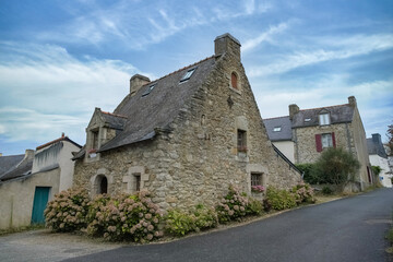 Fototapeta na wymiar Arz island in the Morbihan gulf, France, a typical cottage in the village 