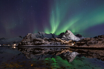 Fototapeta na wymiar Aurora in the Lofots Mountains