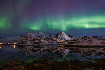 Obraz na płótnie Canvas Mountains over the Lofots with Aurora 