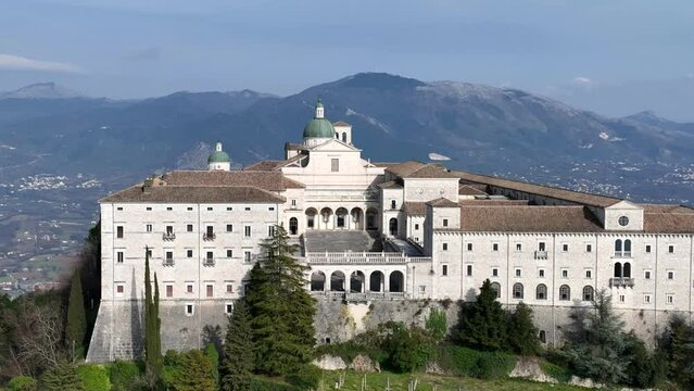 Abbazia di Montecassino, Cassino, Lazio, Italia. vista panoramica aerea con drone.