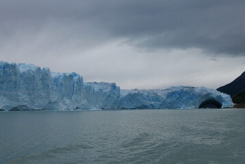 Fototapeta na wymiar Glacier de Perito Moreno en Patagonie argentine