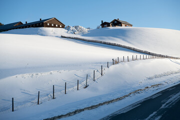 unberührte Winterlandschaft  im Morgenlicht bei Heidal in Jotunheimen, Norwegen 