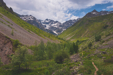 A picturesque landscape shot of the Alps mountains in the Valgaudemar valley (Les Oulles du Diable)
