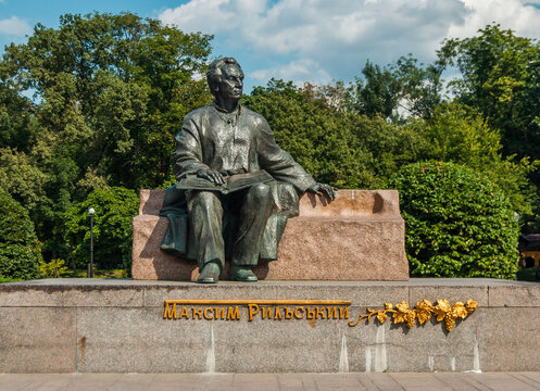 Monument to Ukrainian Soviet writer Maksym Rylsky in Kyiv