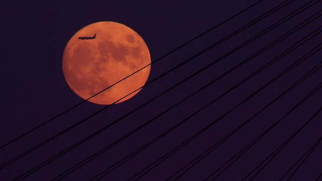 Airplane approaching the full moon -満月を横切る飛行機-