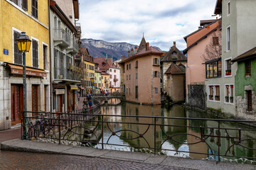 Fototapeta na wymiar Le centre d'Annecy, ville surnommée la Venice des Alpes