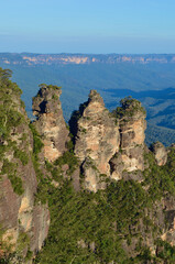 Fototapeta premium A view of the Three Sisters in the Blue Mountains of Australia