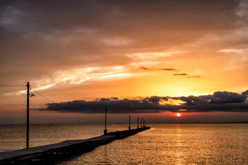 夕陽と桟橋