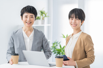 日本人女性二人のポートレート