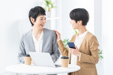日本人女性二人のポートレート