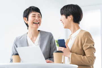 日本人女性二人のポートレート