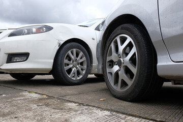 Obraz na płótnie Canvas Loss Adjuster Insurance Agent Inspecting Damaged Car.