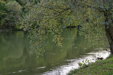 La rivière Doubs en été à Besançon