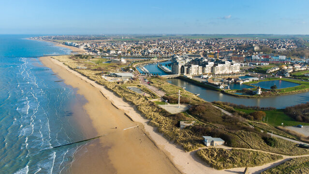 Vue a&eacute;rienne par drone d'une des plages du d&eacute;barquement, Juno Beach, Courseulles sur Mer