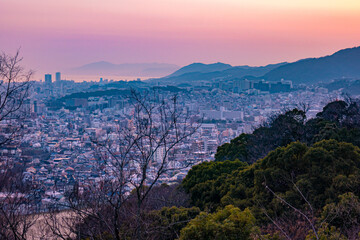 夕暮れ時の街並み