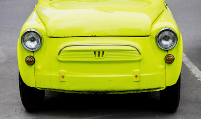 Obraz na płótnie Canvas Yellow retro car