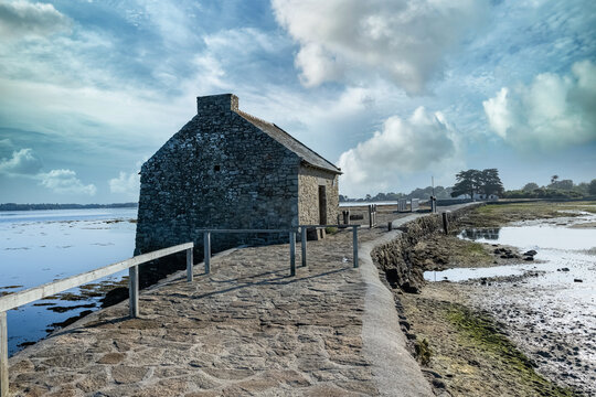 Brittany, Ile d&rsquo;Arz in the Morbihan gulf, the traditional tide mill
