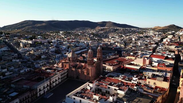 Panoramic drone shot around the Catedral Bas&iacute;lica de Zacatecas, in sunny Mexico