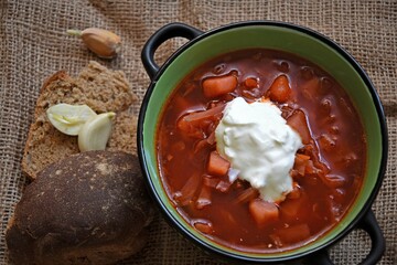 Ukrainian borscht with sour cream and garlic
