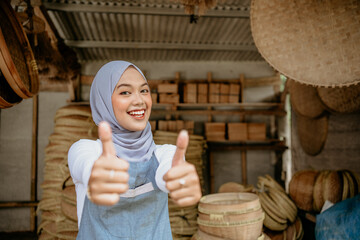 traditional bamboo craft seller smiling to camera and showing thumb up