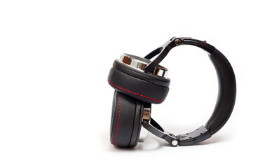 Professional studio headphones for DJs and lovers of quality music.