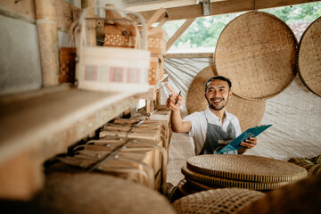 Obraz na płótnie Canvas portrait of male handicraft artist working at his shop