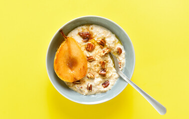 Oatmeal with caramelized pear and walnut