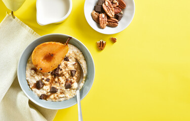 Oat porridge with caramelized pear and chocolate pieces