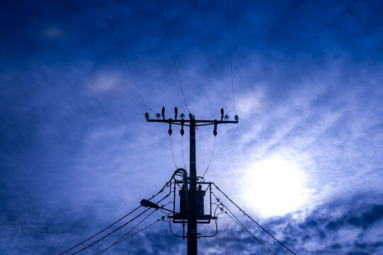 energie electricit&eacute; nucleaire cable fil pilone environnement plan&egrave;te poteau ciel ozone