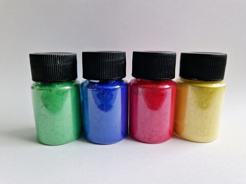 Bunte Farbdosen