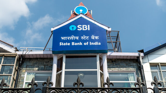 Shimla Mall road branch of SBI Bank provides retail banking services