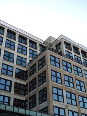 miejski spacer, miasta przyszłości, miejskie budynki, urbanizm 