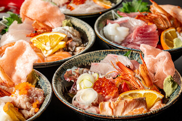 新鮮なネタがのった海鮮丼
