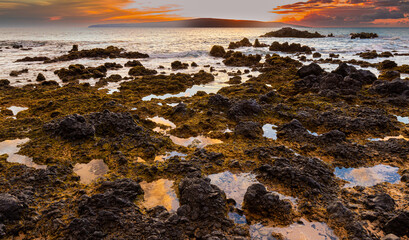 Sunset on Makena Beach With Kaho'olawe Island on The Horizon, Makena Beach State Park, Maui, Hawaii, USA