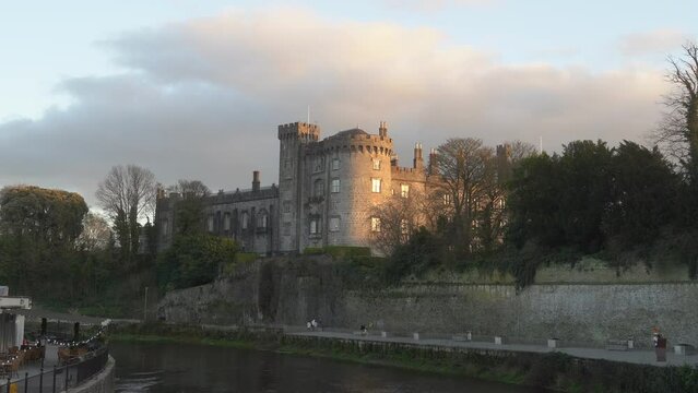 Kilkenny Castle in the background