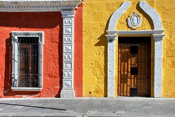 Fototapeta premium colonial and colorful exterior
