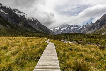 Papier Peint photo Aoraki/Mount Cook the boardwalk to the top of the mountains looks like it is coming down