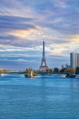 Fototapeta na wymiar Paris, the Grenelle bridge , with the liberty statue, and the Ei