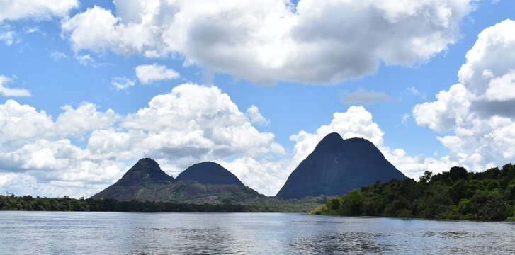 macizo guayan&eacute;s, cerros del mavicure. cerros,