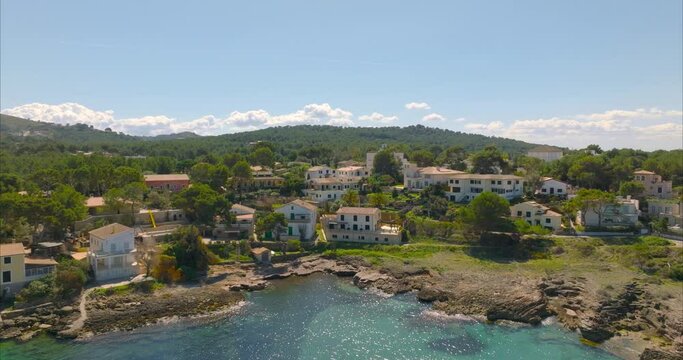 Casas con vistas al mar mediterr&aacute;neo (Dji MAVIC 3 CINE)