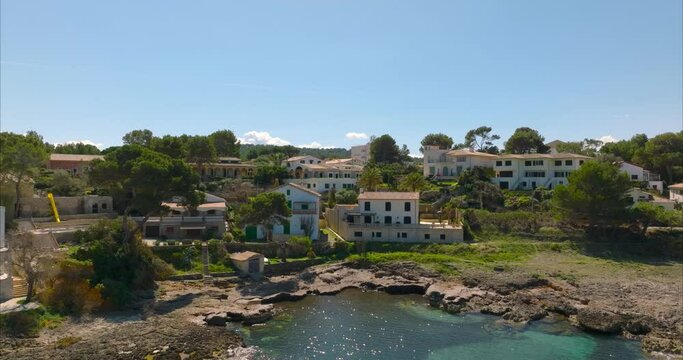 Casas con vistas al mar mediterr&aacute;neo (Dji MAVIC 3 CINE)