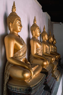 Buddha statues lined up
