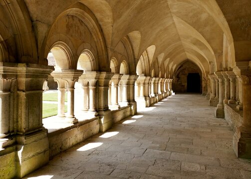 La galerie du cloitre de l&rsquo;abbaye de Fontenay 
