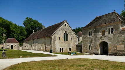 Le bâtiment d’entrée, La chapelle des étrangers et l’ancienne boulangerie de l’abbaye de...