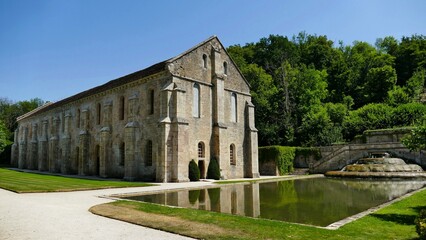 Fototapeta na wymiar La forge de l’abbaye de Fontenay 