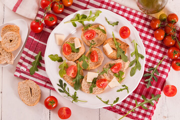 Friselle with cherry tomatoes and arugula.