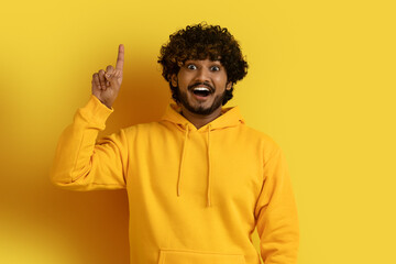 Inspired indian guy showing eureka gesture on yellow