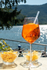 Siroter un Spritz au Bord du Lac : Les Reflets de Piediluco