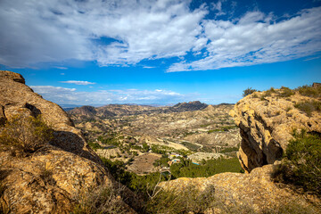Panoramic view, between rocks, of the arid and semi-wooded area called 
