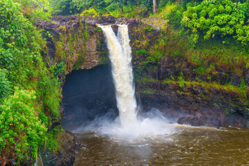 Waterfall Oasis in Wailuku River State Park